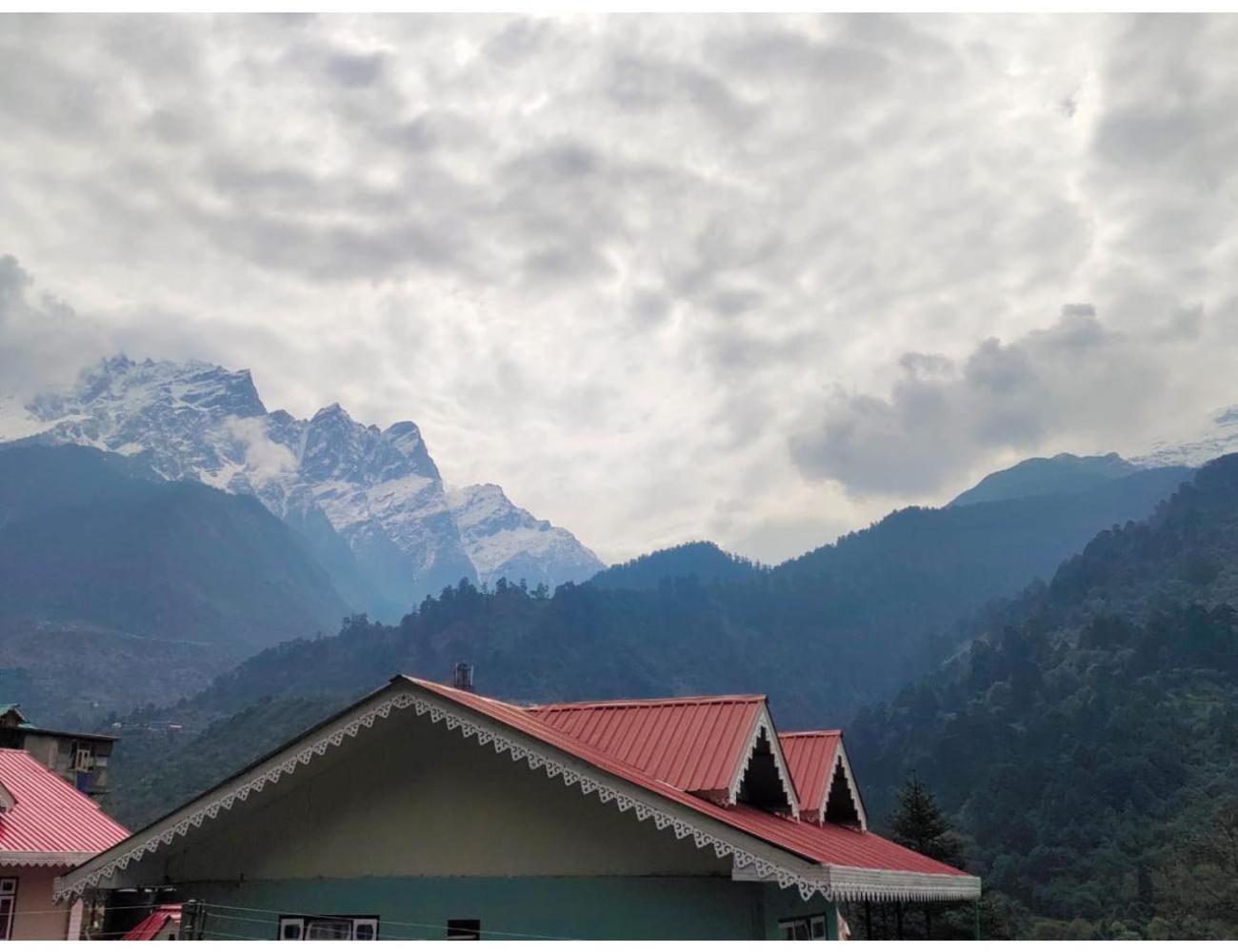 Hotel Girija Inn, Lachung Singhring Buitenkant foto